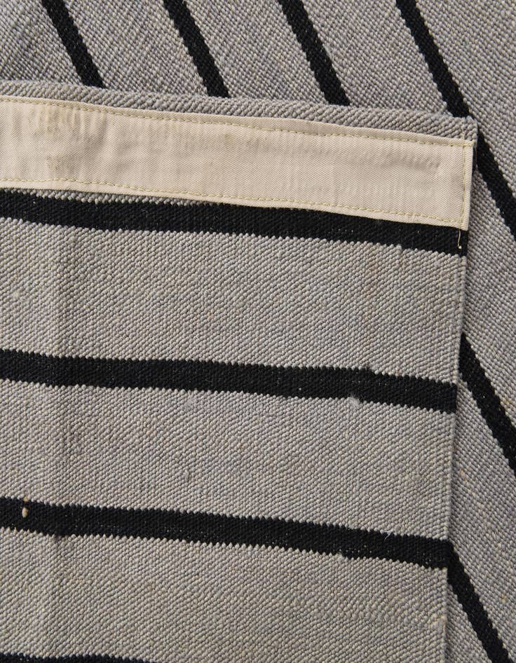 Detail image of  4' 2 x 5' 10  Hand Woven Kilim Modern Wool Rug