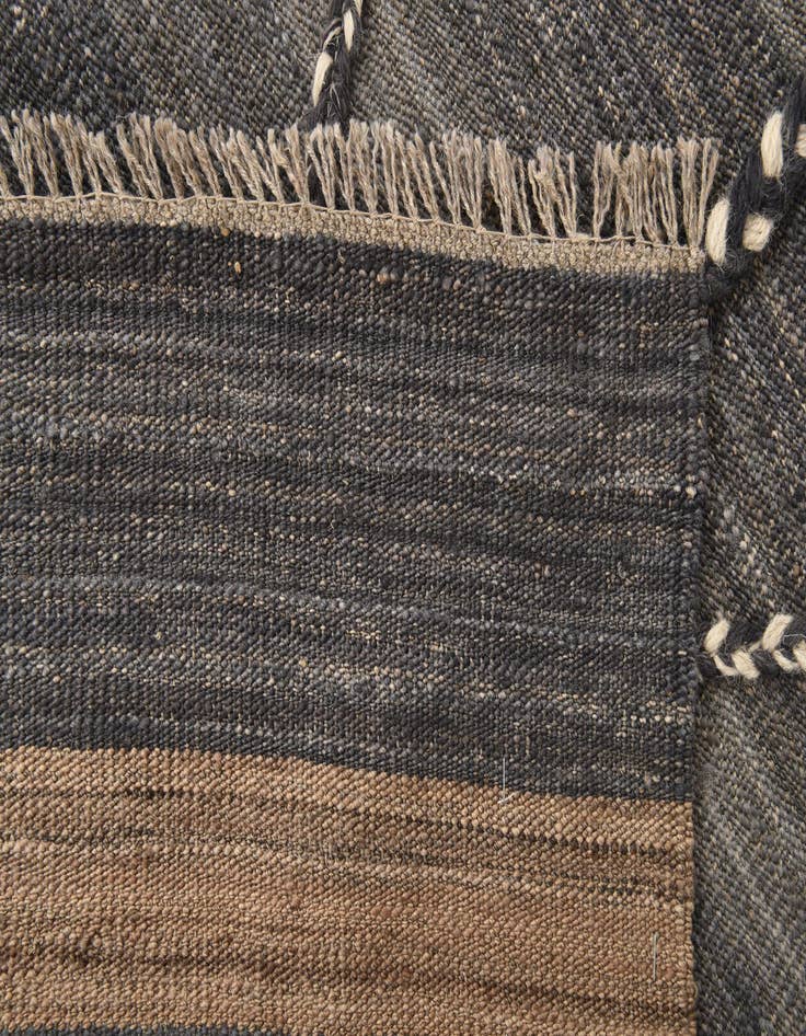 Detail image of  4' 5 x 6'  Hand Woven Kilim Modern Wool Rug