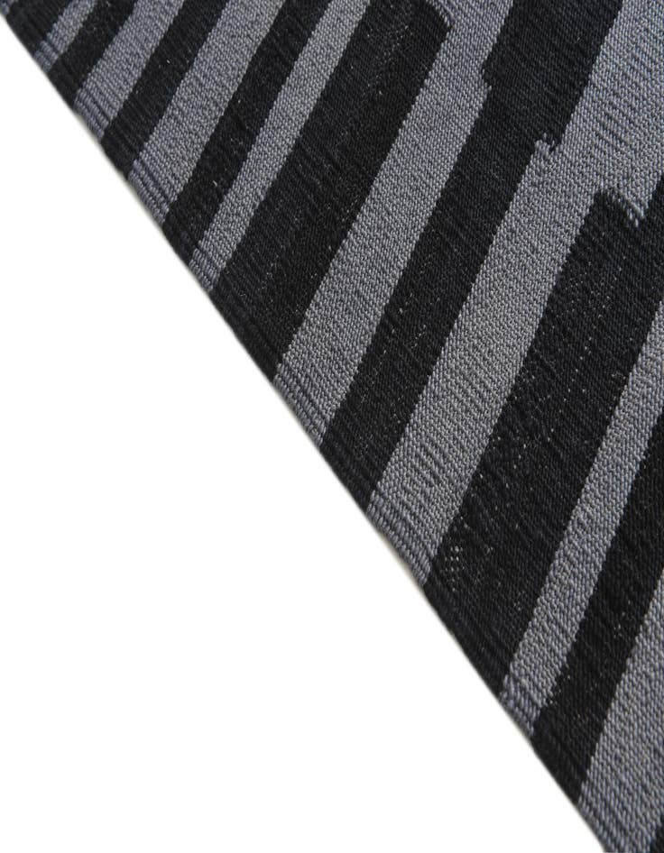 Detail image of  4' 4 x 5' 9  Hand Woven Kilim Modern Wool Rug