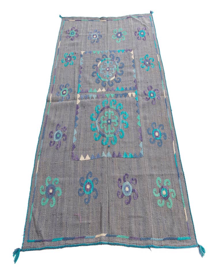 Detail image of  4' 1 x 5' 6  Hand Woven Kilim Suzani Wool Rug