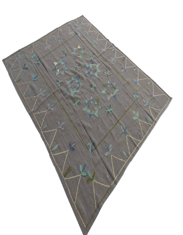 Detail image of  5' 9 x 7'  Hand Woven Kilim Suzani Wool Rug