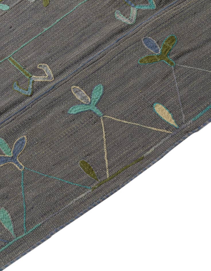 Detail image of  5' 7 x 7' 7  Hand Woven Kilim Suzani Wool Rug