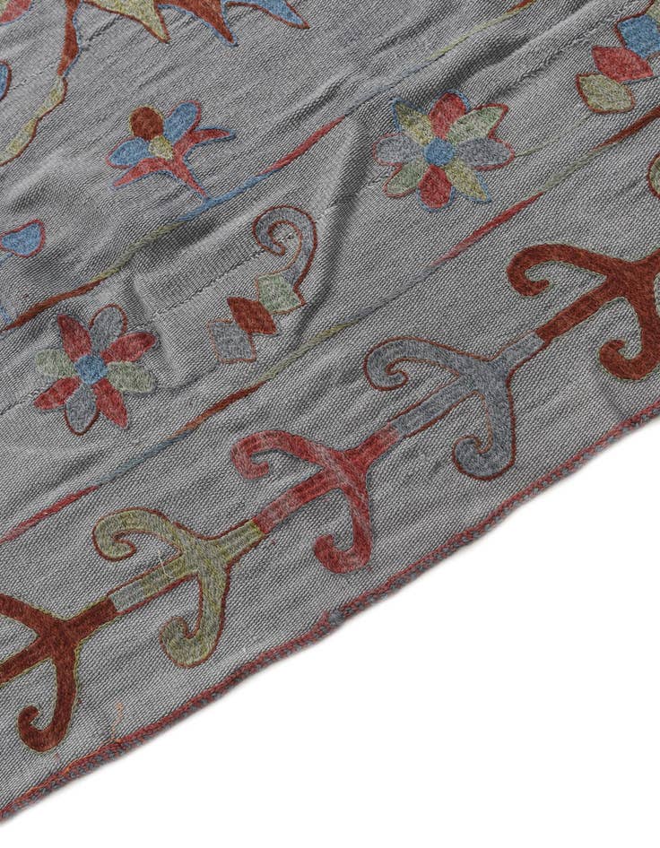 Detail image of  5' 9 x 7' 8  Hand Woven Kilim Suzani Wool Rug