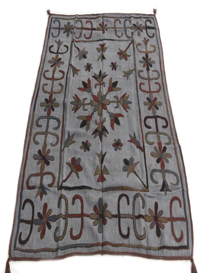 Detail image of  4' 4 x 5' 7  Hand Woven Kilim Suzani Wool Rug