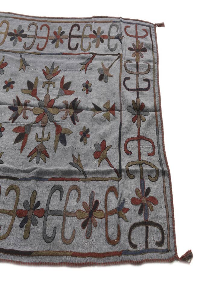 Detail image of  4' 4 x 5' 7  Hand Woven Kilim Suzani Wool Rug