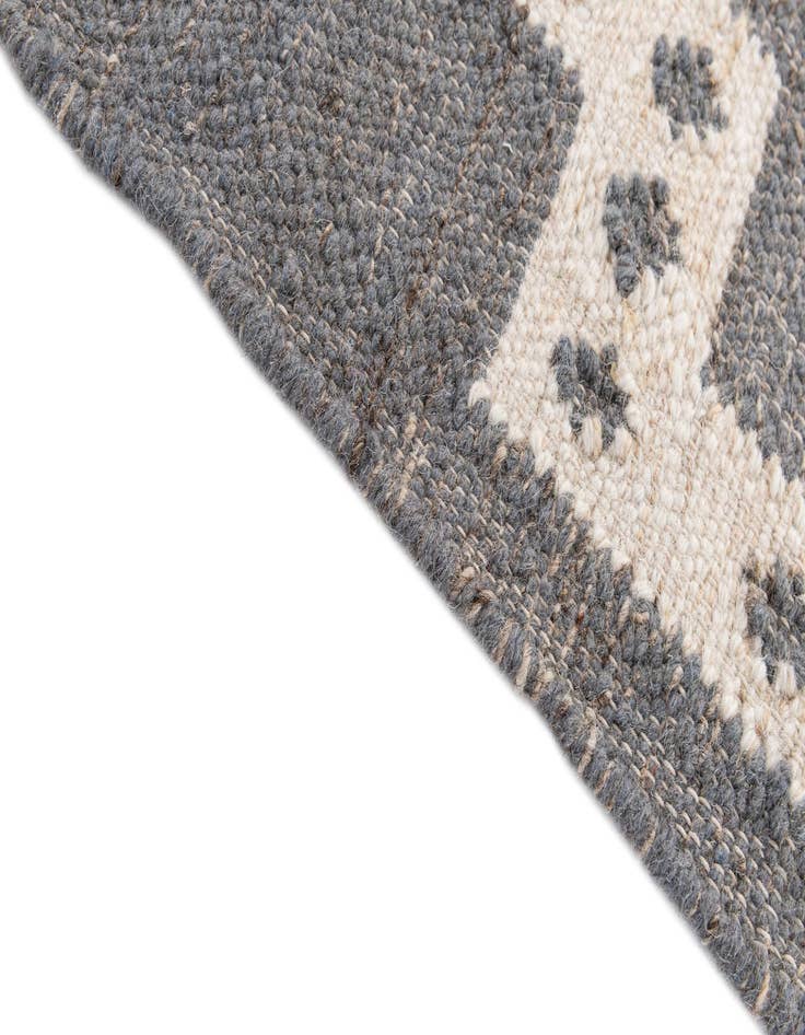Detail image of  4' 2 x 6' 1  Hand Woven Kilim Wool Rug