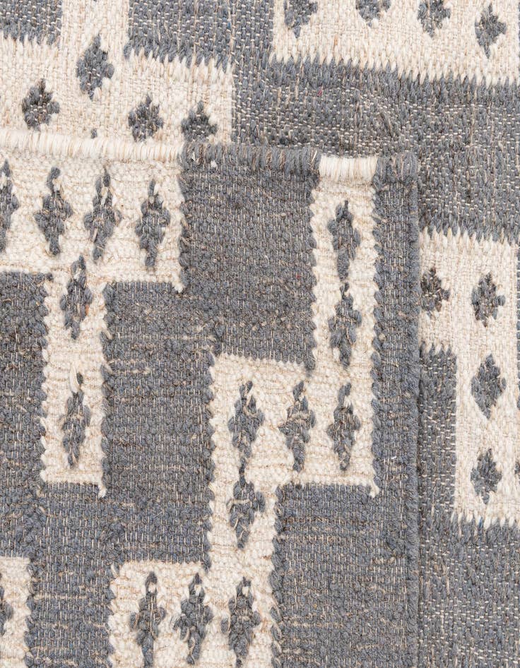 Detail image of  4' 2 x 6' 1  Hand Woven Kilim Wool Rug