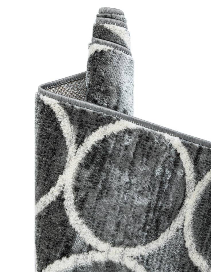 Detail image of  5' 3 x 7' Lattice Trellis Rug