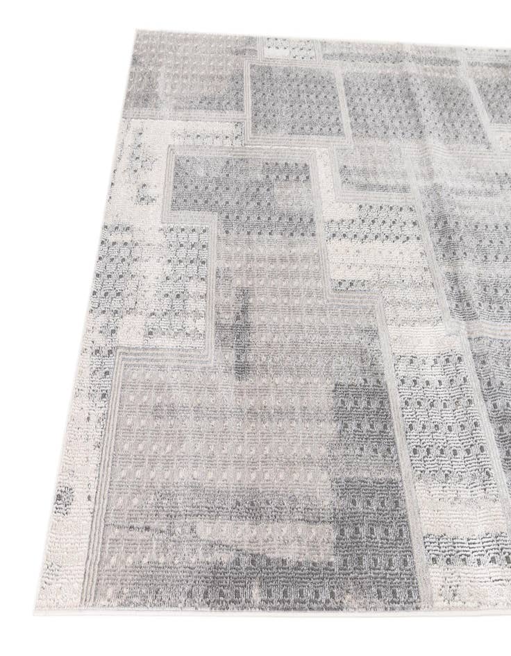 Detail image of  5' x 7' 4 Leipzig Rug