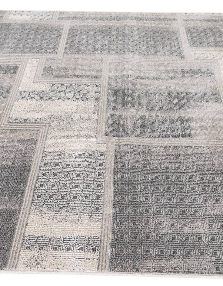 Detail image of  5' x 7' 4 Leipzig Rug