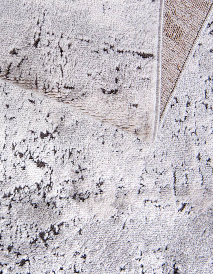 Detail image of  6' x 9' Leipzig Rug