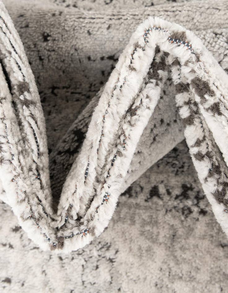 Detail image of  6' x 9' Leipzig Rug