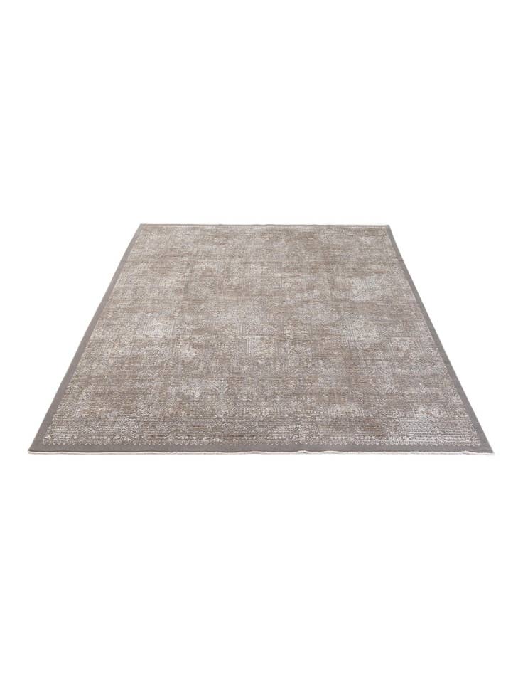 Detail image of  6' 6 x 9' 7 Lola Rug