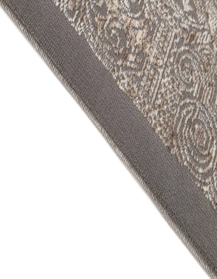 Detail image of  6' 6 x 9' 7 Lola Rug