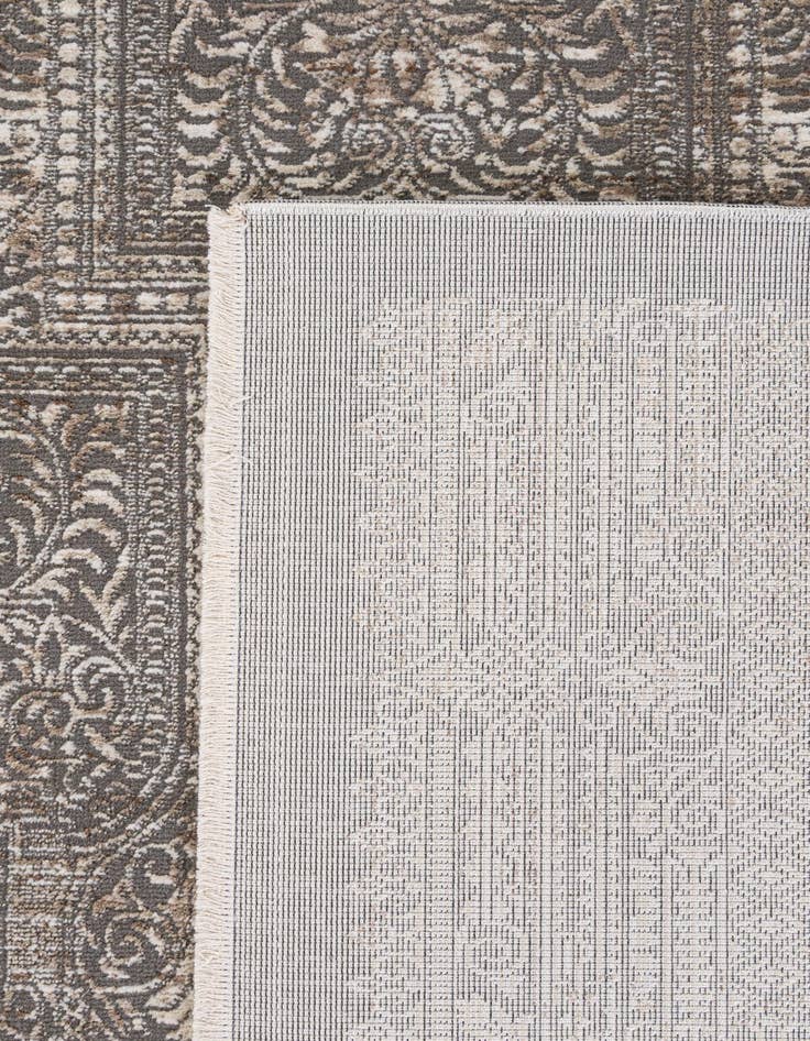 Detail image of  6' 6 x 9' 7 Lola Rug