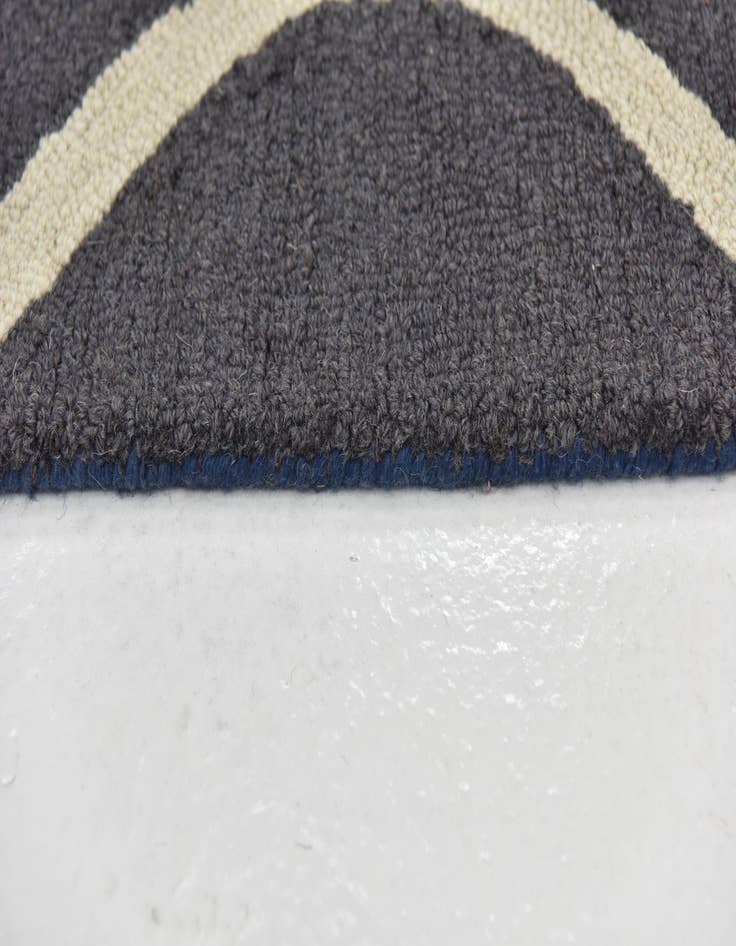Detail image of  5' x 7' Luna Wool Rug