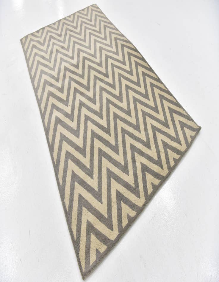 Detail image of  4' 10 x 7' 10 Luna Wool Rug