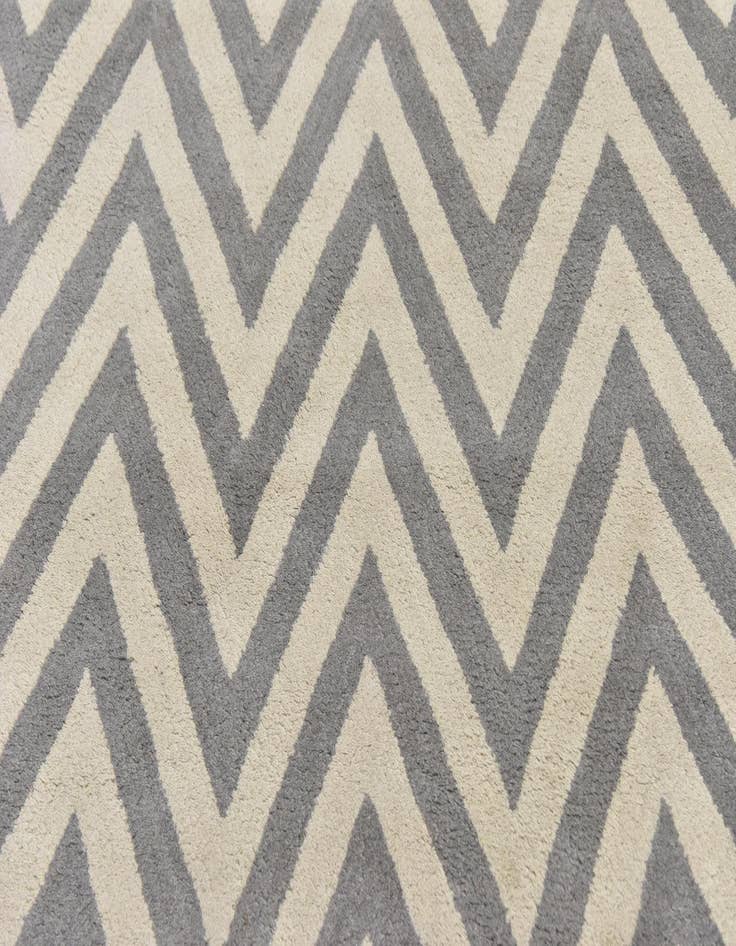 Detail image of  4' 10 x 7' 10 Luna Wool Rug