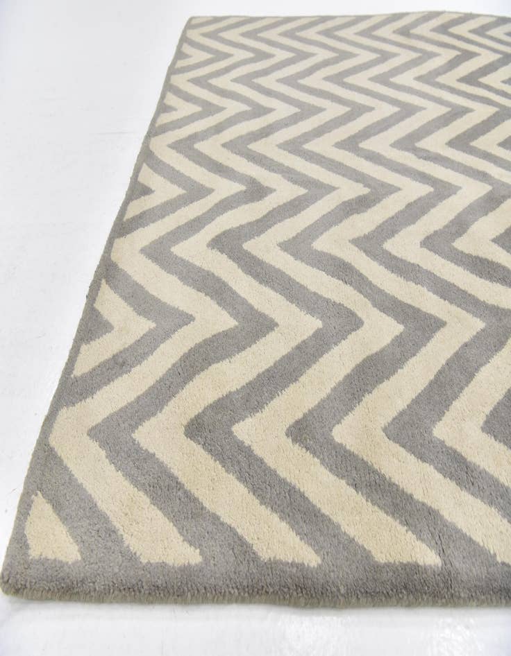 Detail image of  4' 10 x 7' 10 Luna Wool Rug