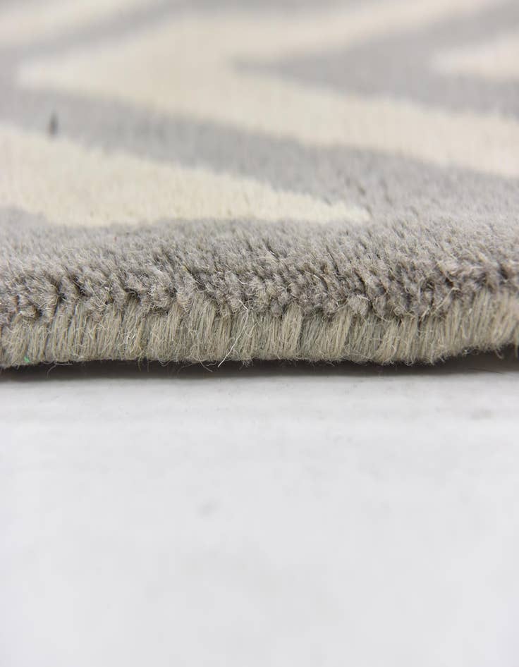 Detail image of  4' 10 x 7' 10 Luna Wool Rug