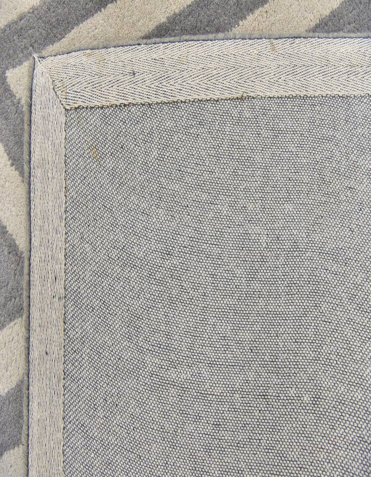 Detail image of  4' 10 x 7' 10 Luna Wool Rug