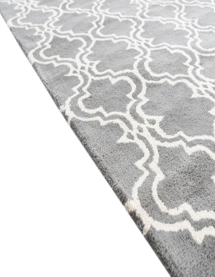 Detail image of  5' 1 x 8' Luna Rug