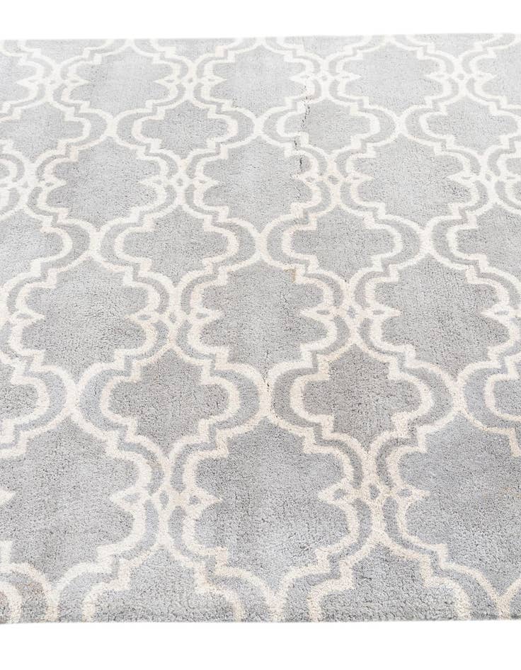 Detail image of  5' 1 x 7' 9 Luna Rug