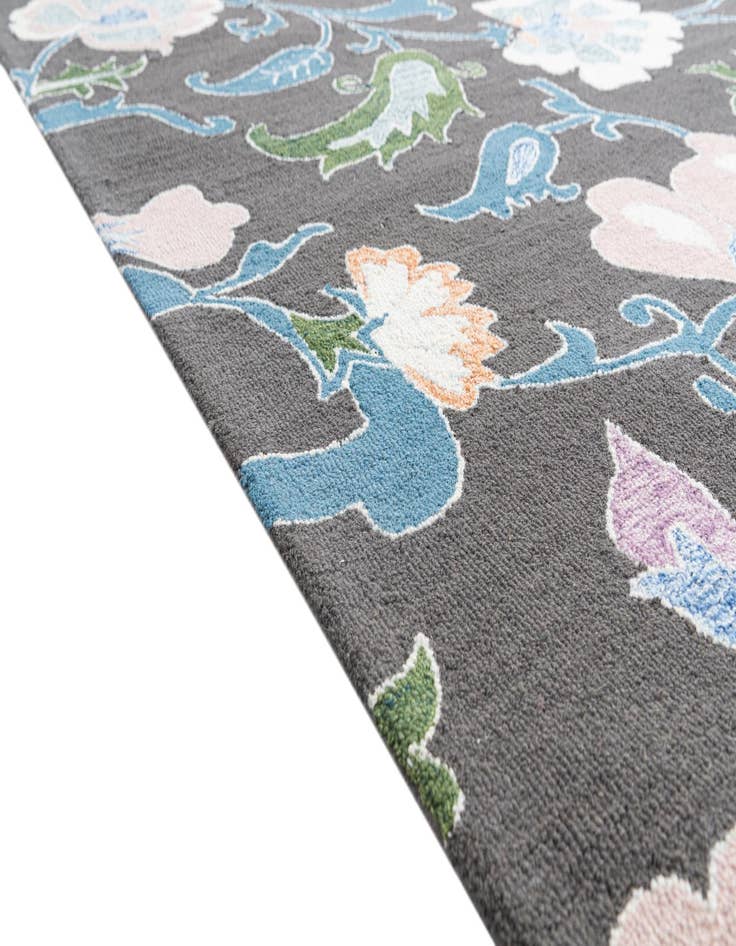Detail image of  5' 1 x 8' Luna Rug