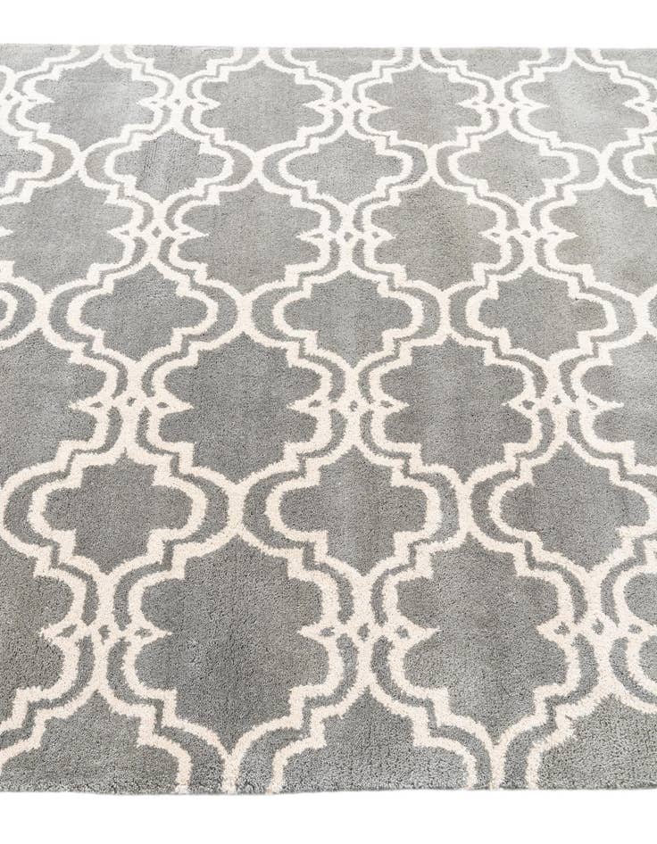 Detail image of  5' x 7' 10 Luna Rug