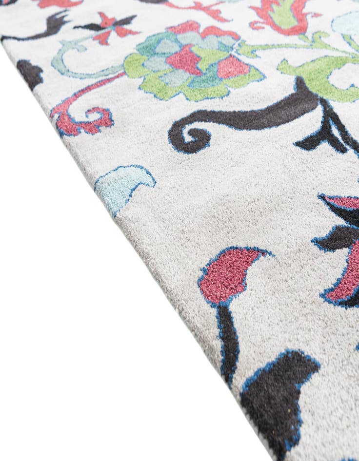 Detail image of  5' x 8' 1 Luna Rug