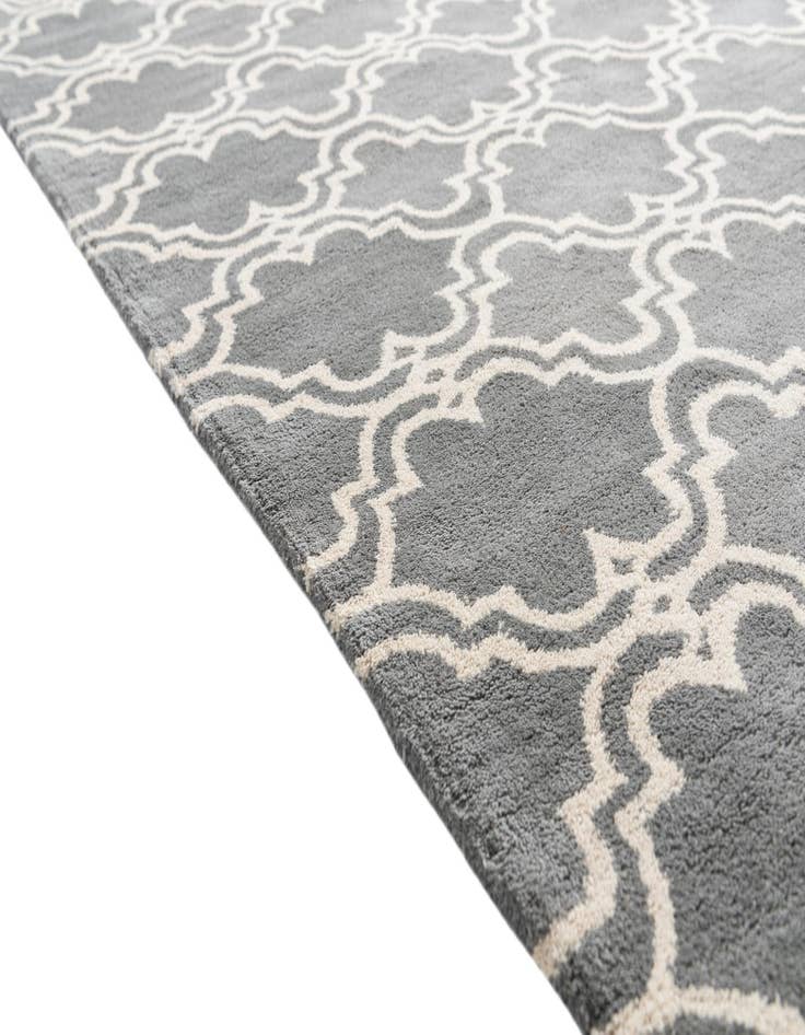 Detail image of  5' x 7' 10 Luna Rug