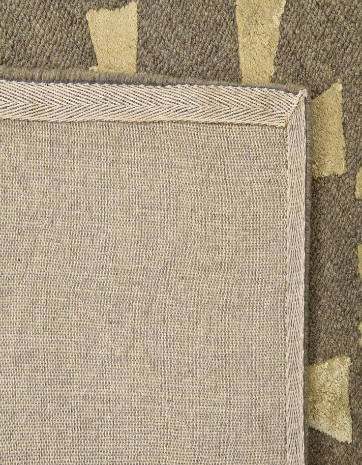 Detail image of  5' x 7' 6 Luna Rug