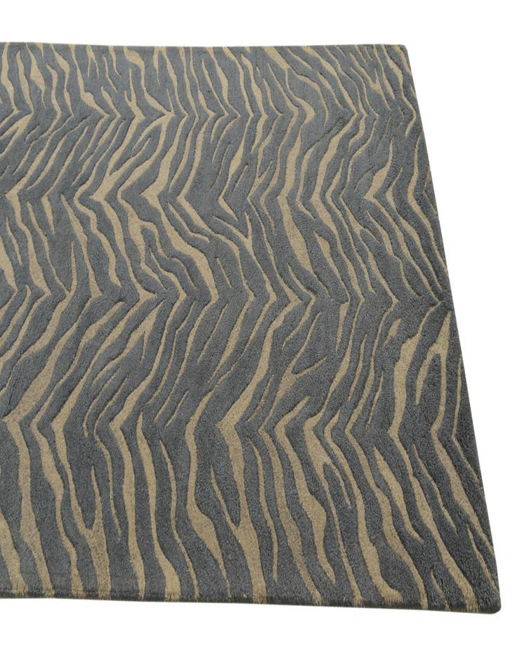 Detail image of  5' x 7' 5 Luna Wool Rug