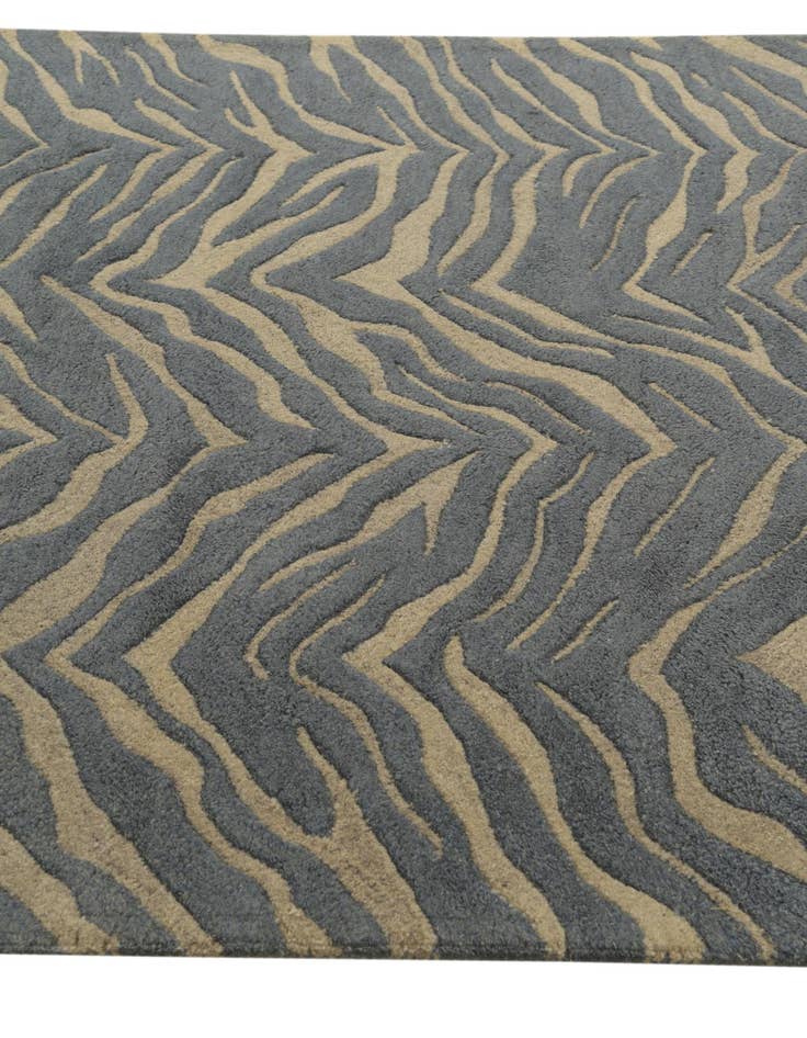 Detail image of  5' x 7' 5 Luna Wool Rug