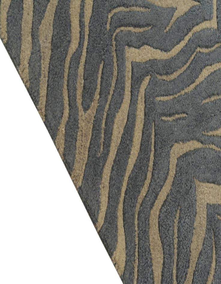Detail image of  5' x 7' 5 Luna Wool Rug