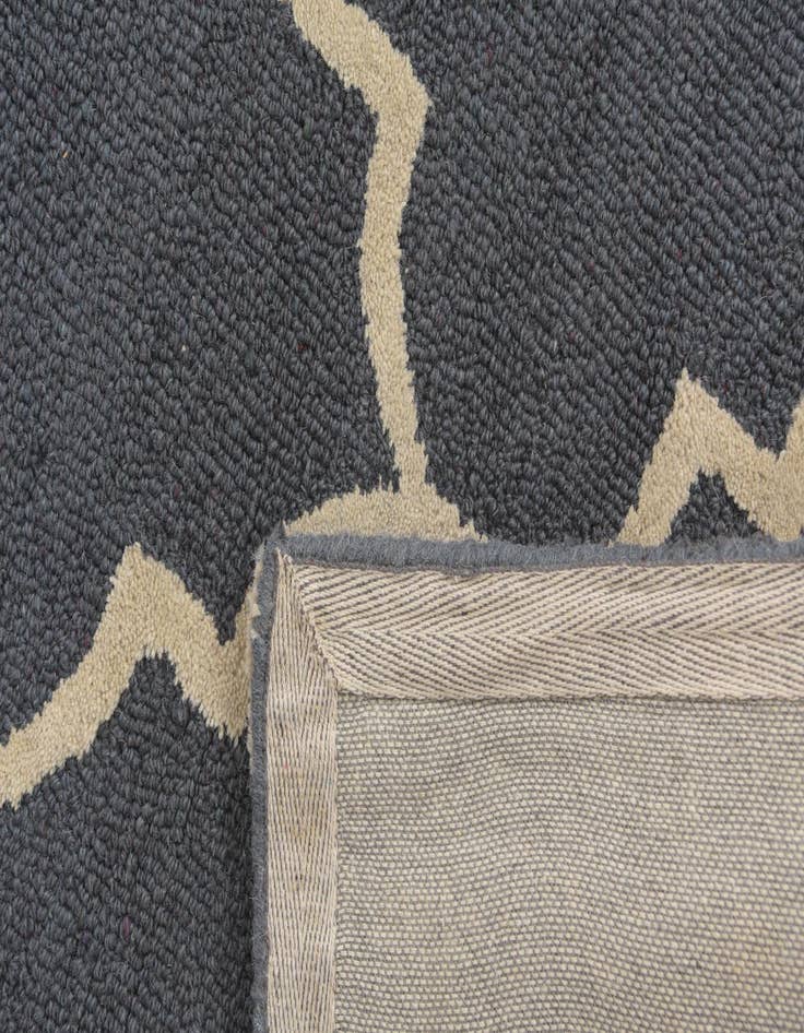 Detail image of  5' 1 x 8' Luna Wool Rug