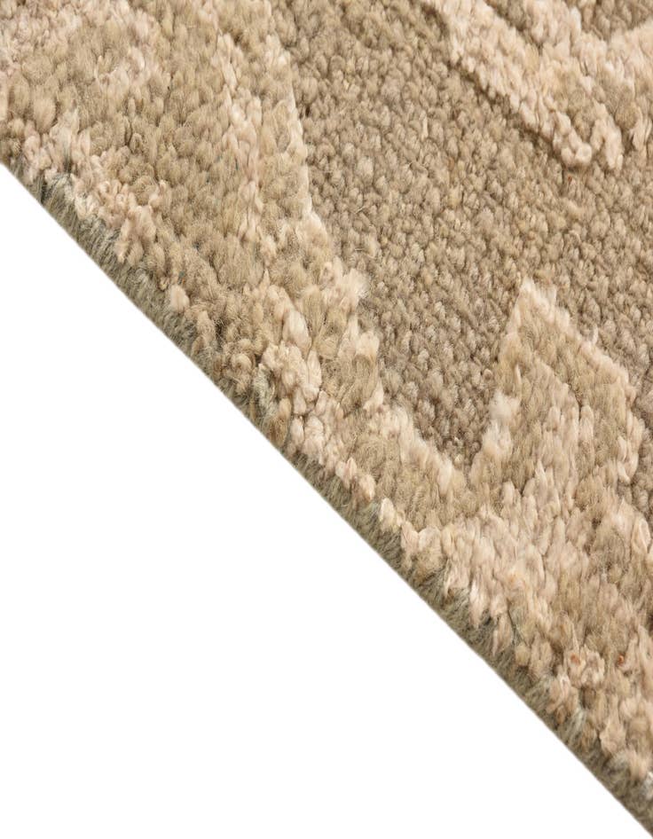 Detail image of  5' 9 x 8' 8  Hand Knotted Luna Rug