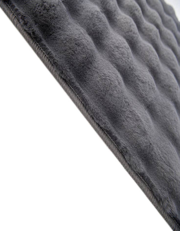 Detail image of  2' x 3' Luna Rug