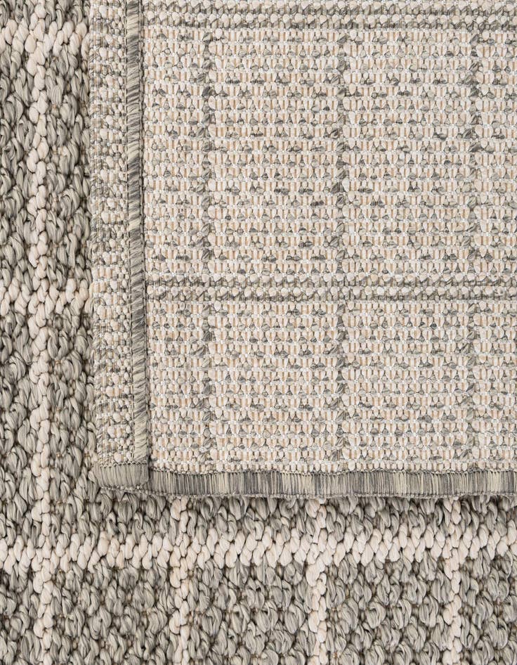 Detail image of  5' 4 x 7' 8 Machine Made Rug