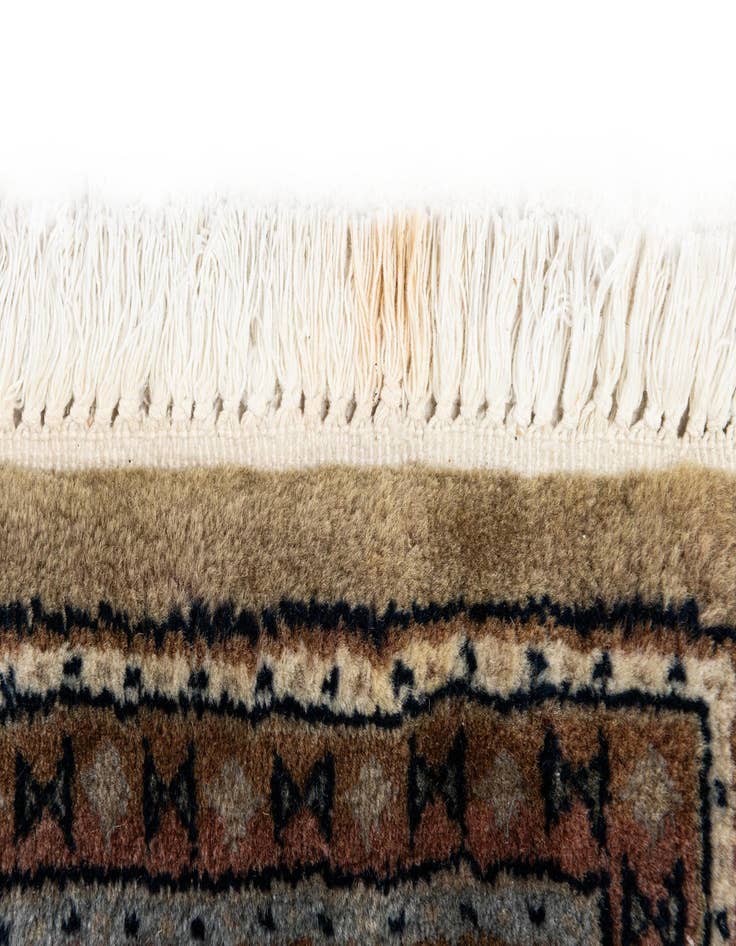 Detail image of  5' 9 x 7' 8  Hand Knotted Mir Wool Rug