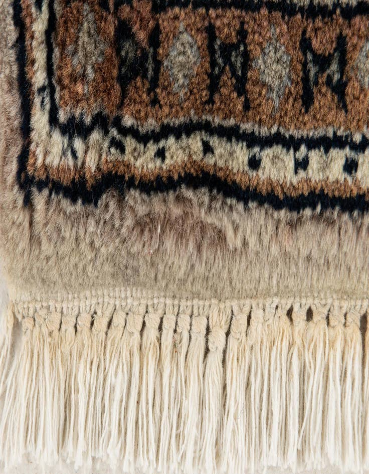 Detail image of  5' 9 x 7' 8  Hand Knotted Mir Wool Rug