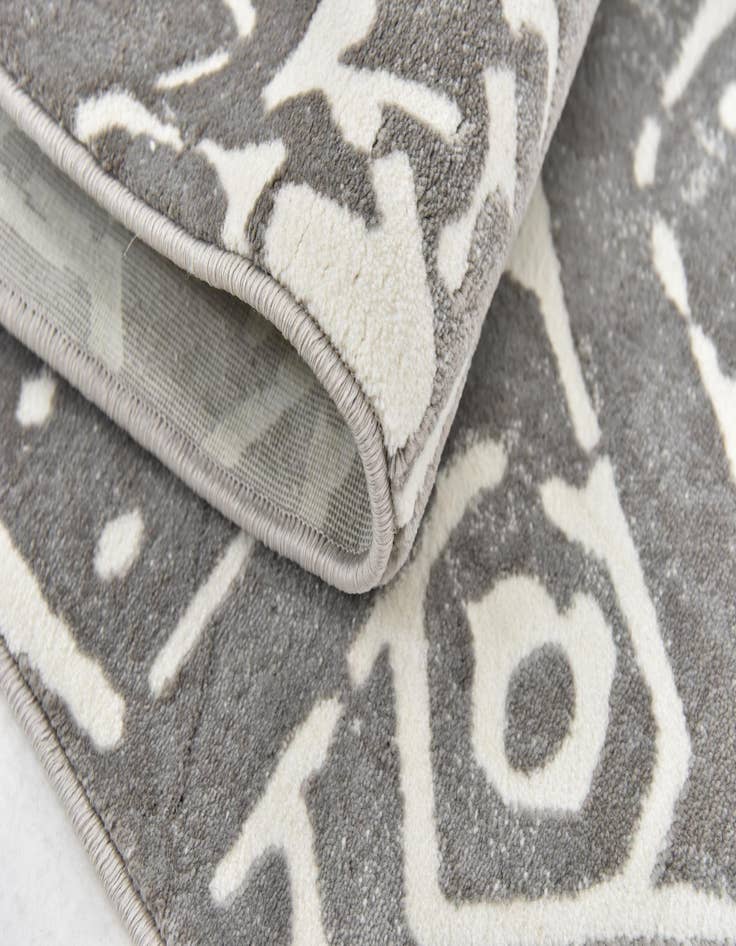 Detail image of  5' x 8' Modern Classical Rug