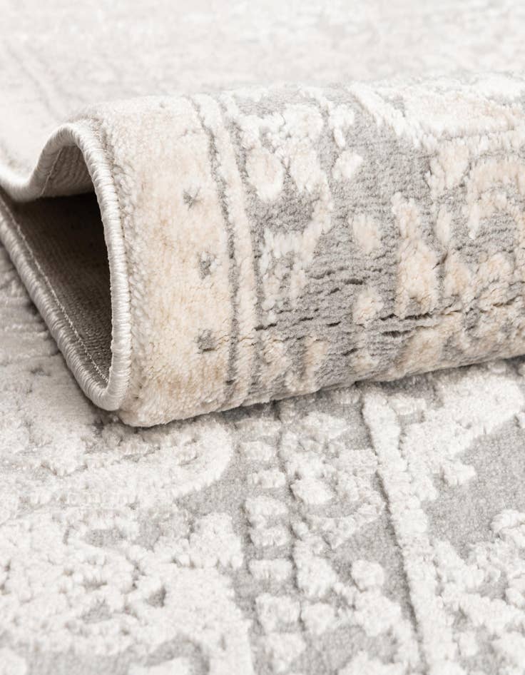 Detail image of  5' x 7' 7 Modern Classical Rug