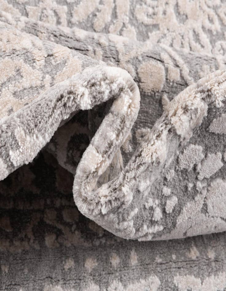 Detail image of  6' x 9' Modern Classical Rug