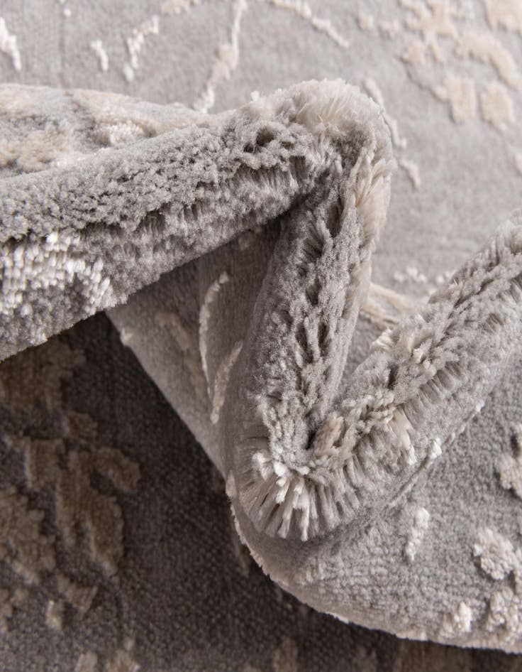 Detail image of  5' x 7' 7 Modern Classical Rug