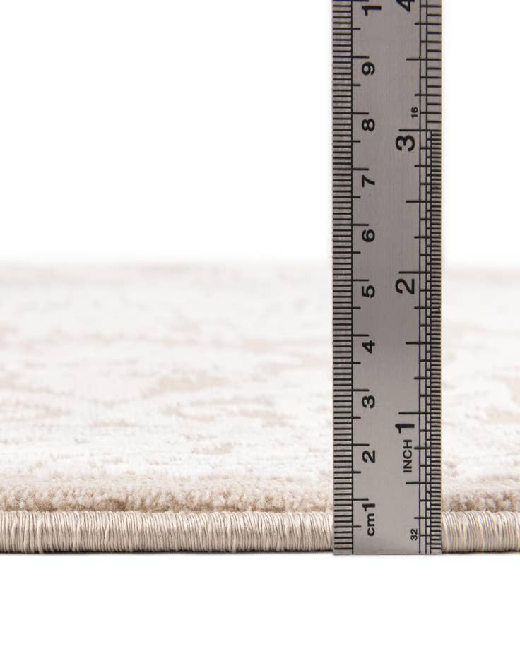 Detail image of  5' x 7' 7 Modern Classical Rug