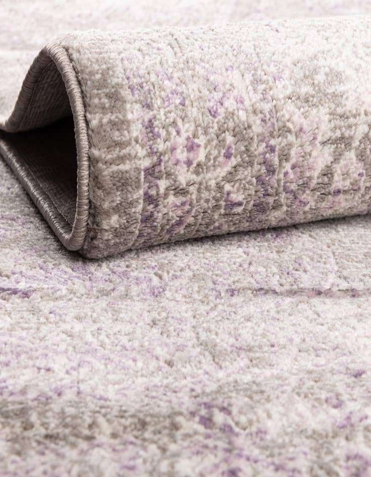 Detail image of  5' x 7' 7 Modern Classical Rug