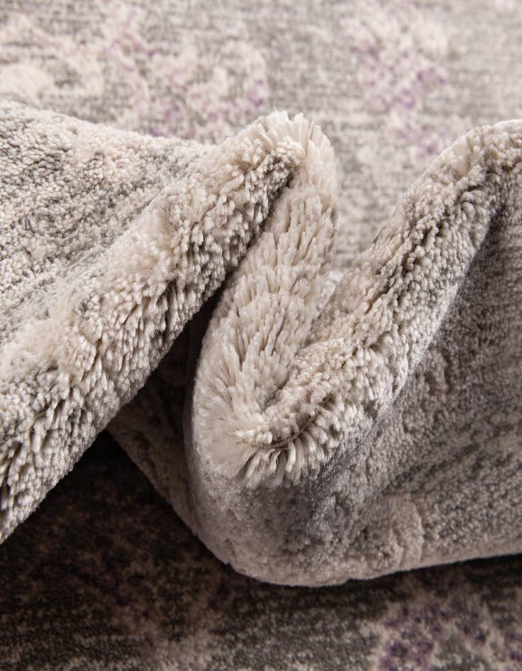 Detail image of  5' x 7' 7 Modern Classical Rug