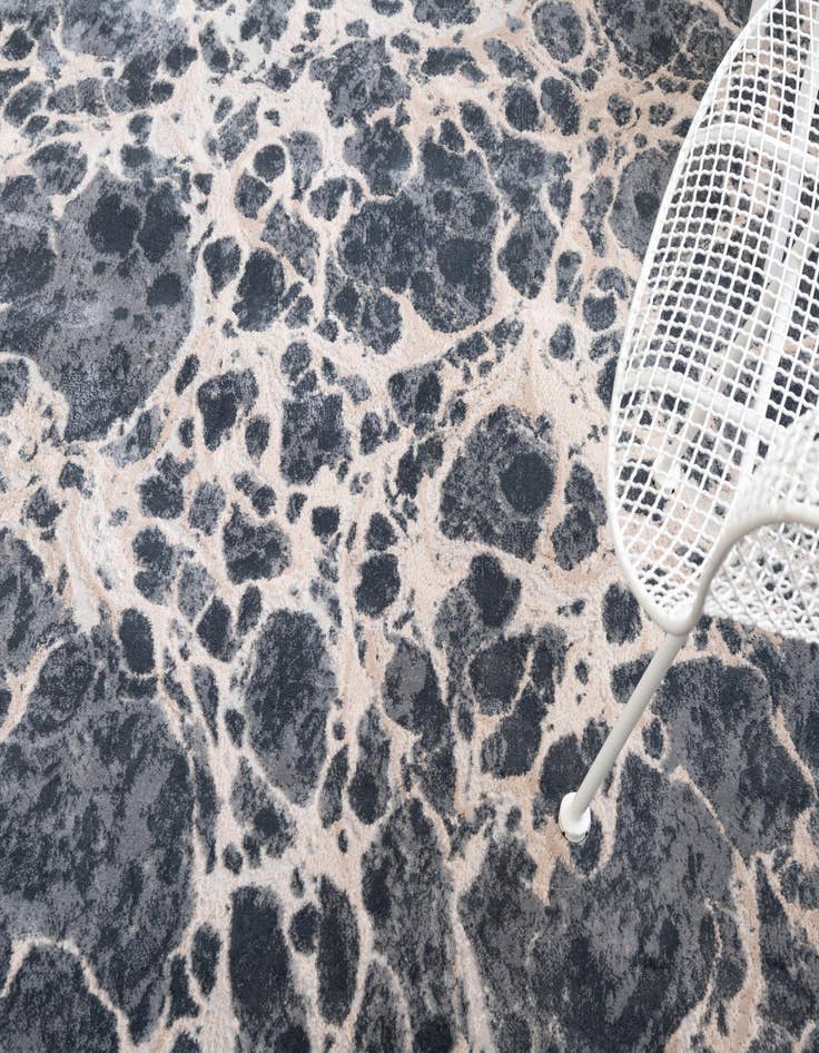 Detail image of  5' x 8' Oasis Rug