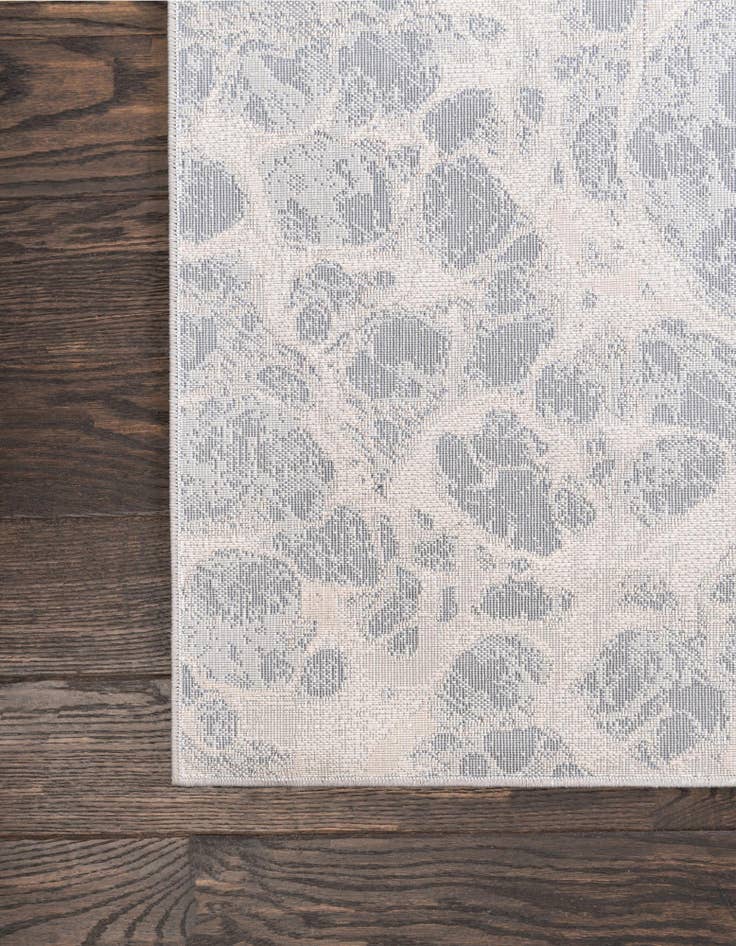 Detail image of  5' x 8' Oasis Rug